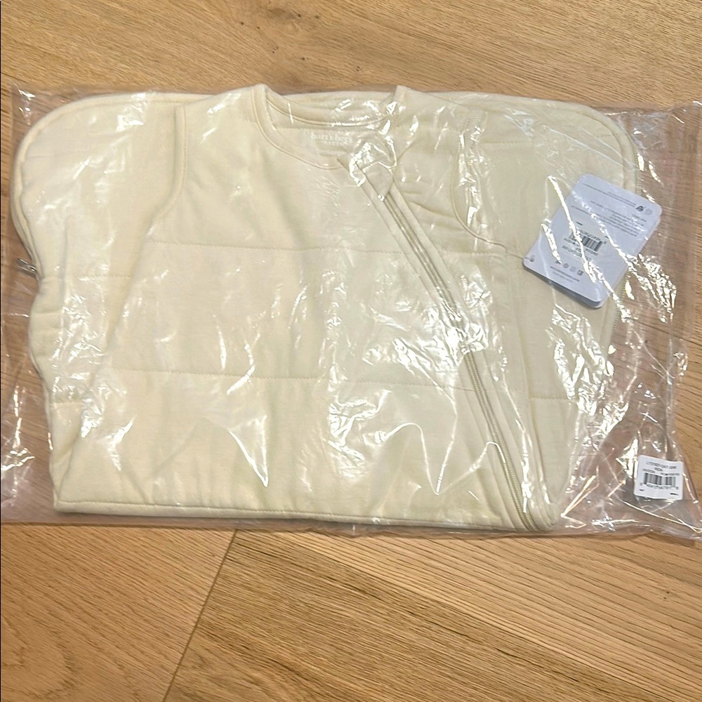 NWT - Burt’s Bees Baby - size small - organic wearable baby blanket in oat